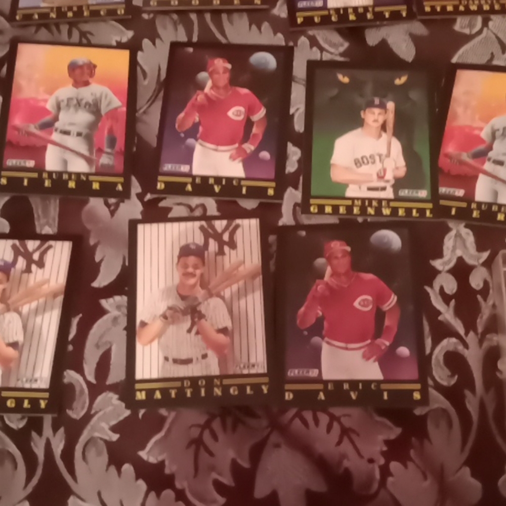 Baseball cards - Picture 2 of 2